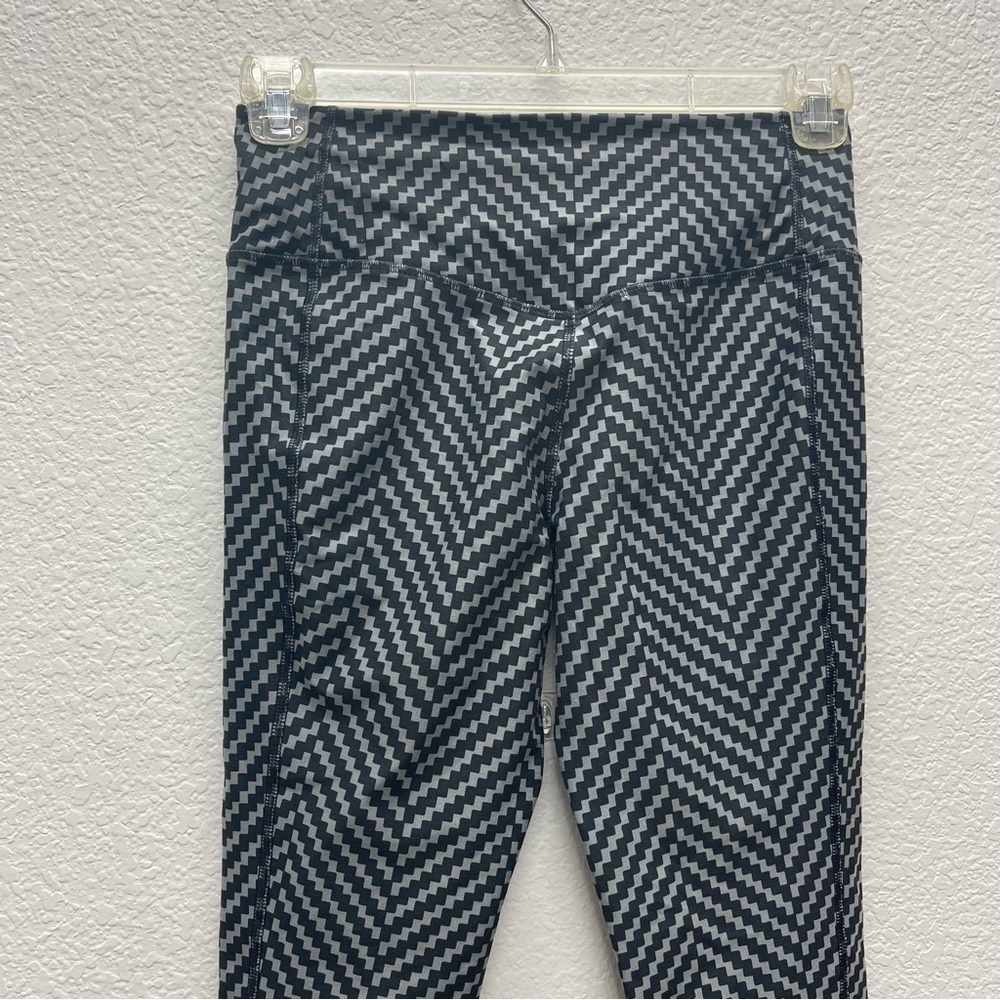 NIKE Dri Fit Womens Small High Rise Cropped Leggings Black & Gray Checkered EUC - Picture 8 of 8